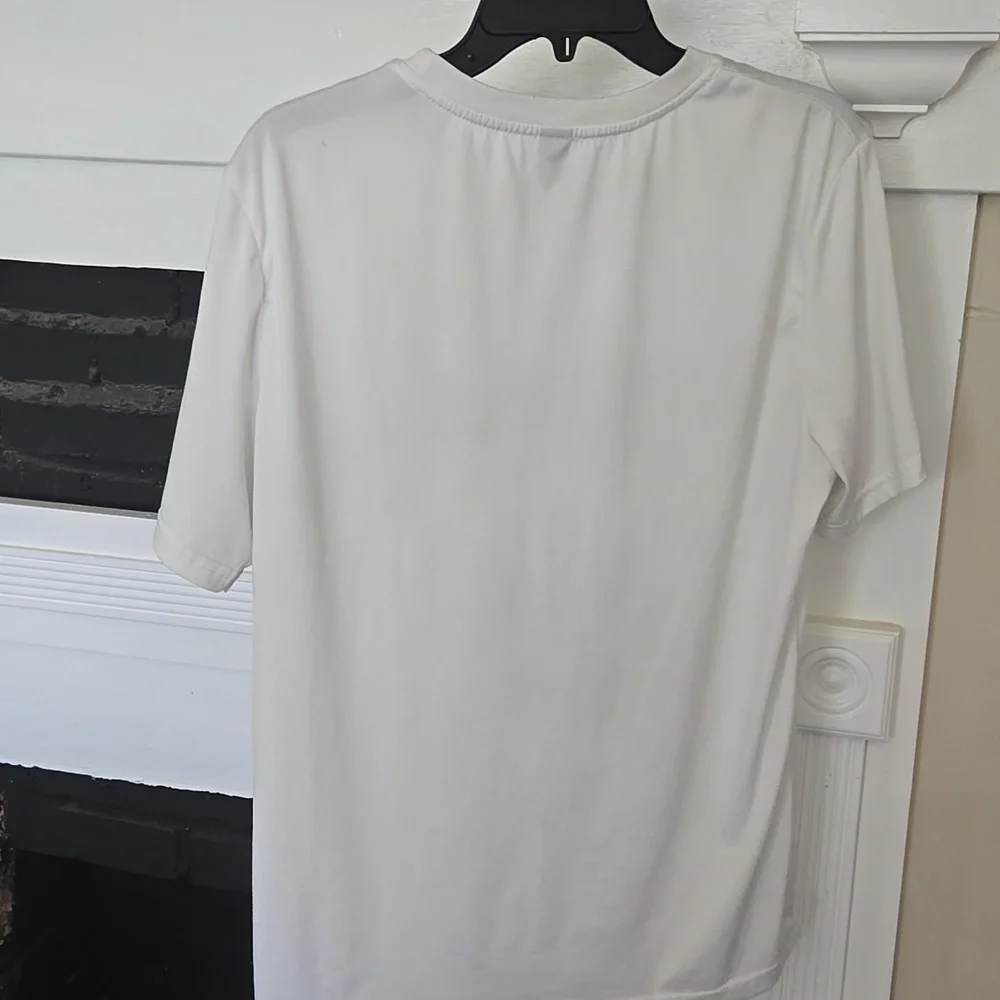ROMWE White Graphic T-Shirt with Pink and Black Design - Picture 10 of 10